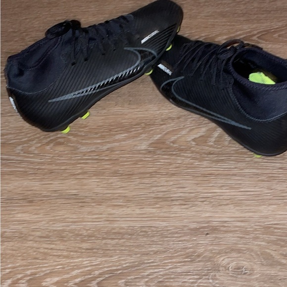 Soccer cleats 8.5US or 41.5EU - Picture 4 of 4